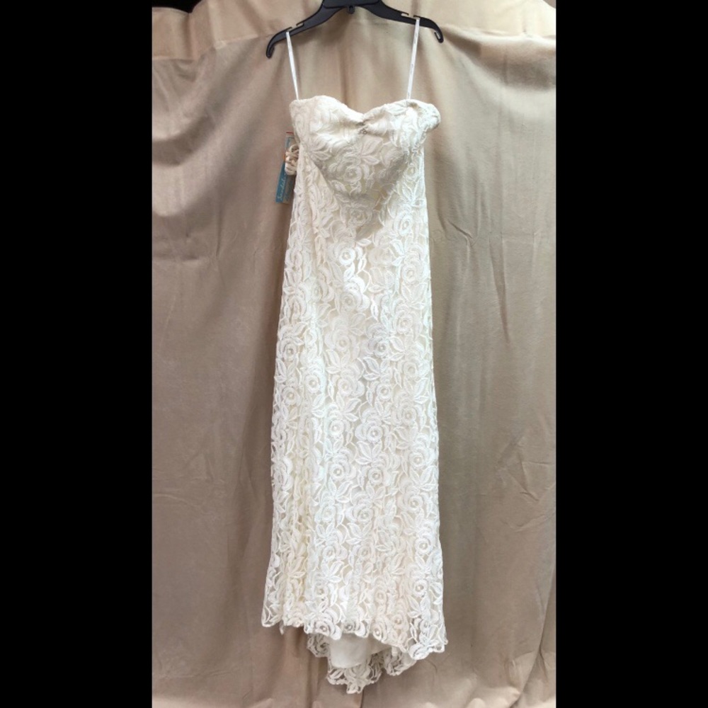 Strapless Floral Lace Gown - Picture 7 of 8